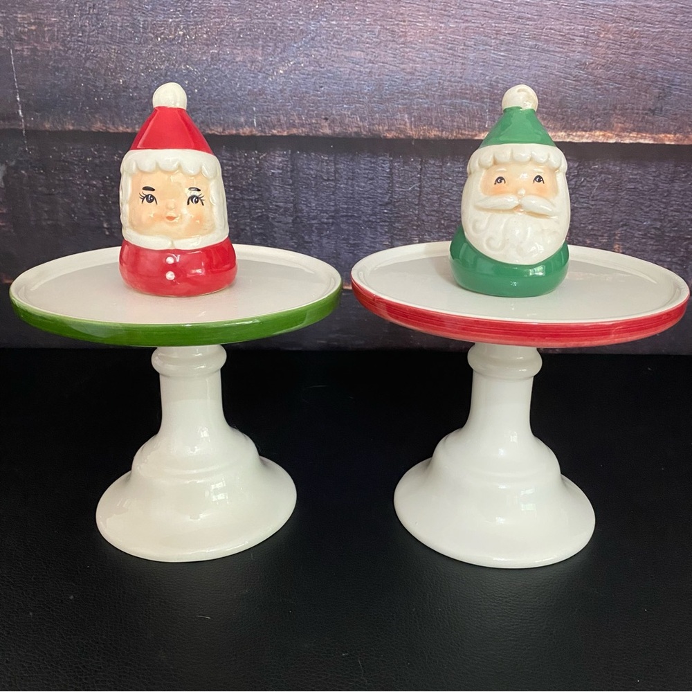 Johanna Parker Santa and Mrs. Claus Sat & Pepper Shaker Set